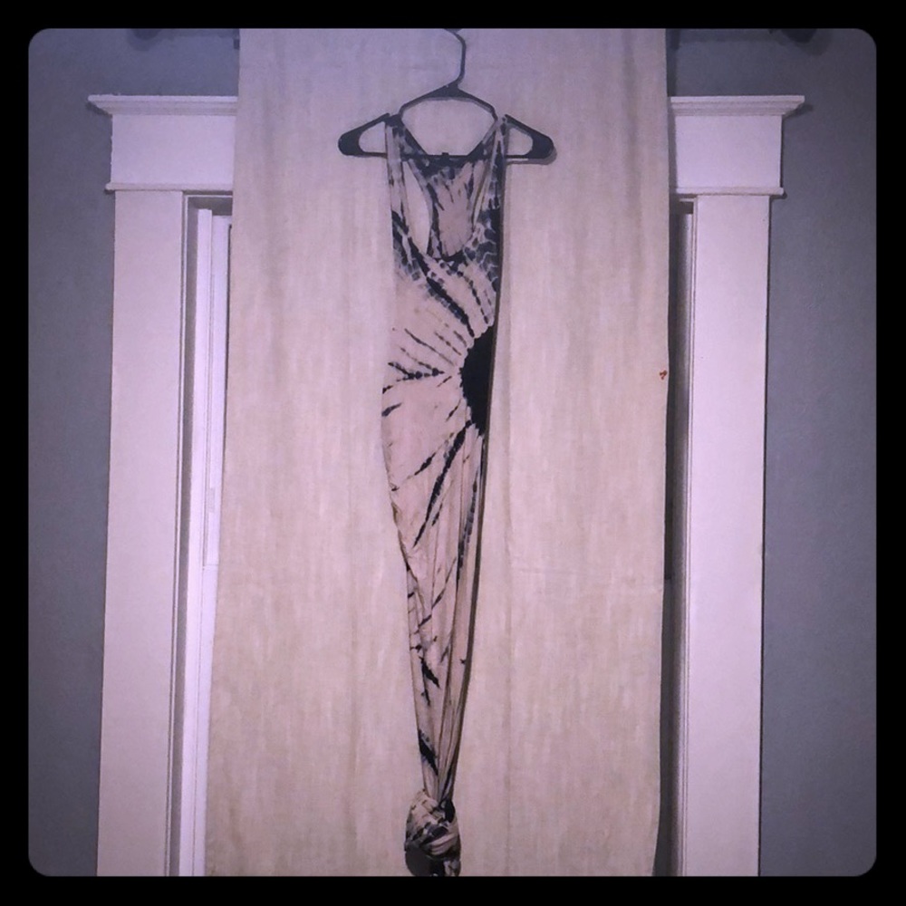 Maxi dress (form fitting)